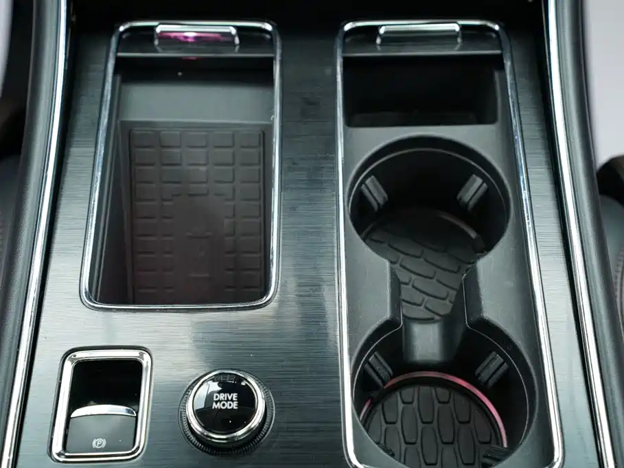 Фото 24 - Lincoln Aviator