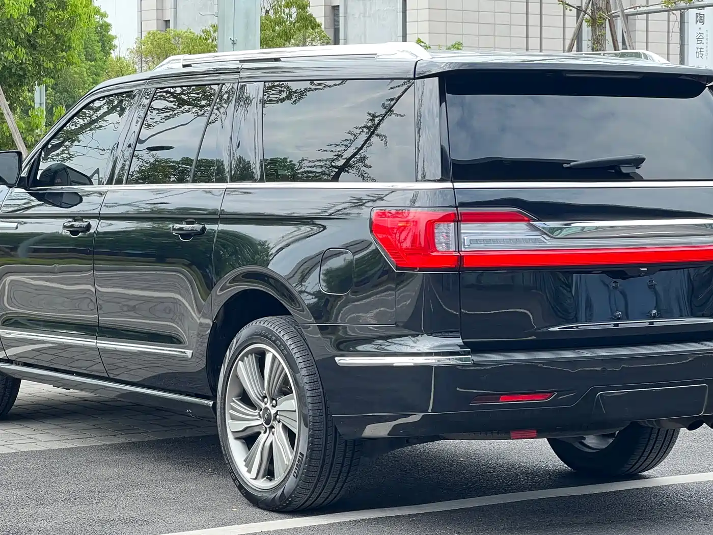 Фото 15 - Lincoln Navigator