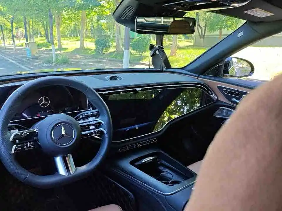 Photo 7 - Mercedes-Benz E-Class