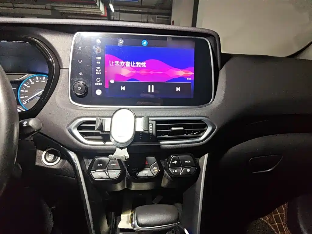 GAC Trumpchi Trumpchi GS4 2018 235T Automatic 2WD Luxury Smart Connect Million Commemorative Edition фото 6