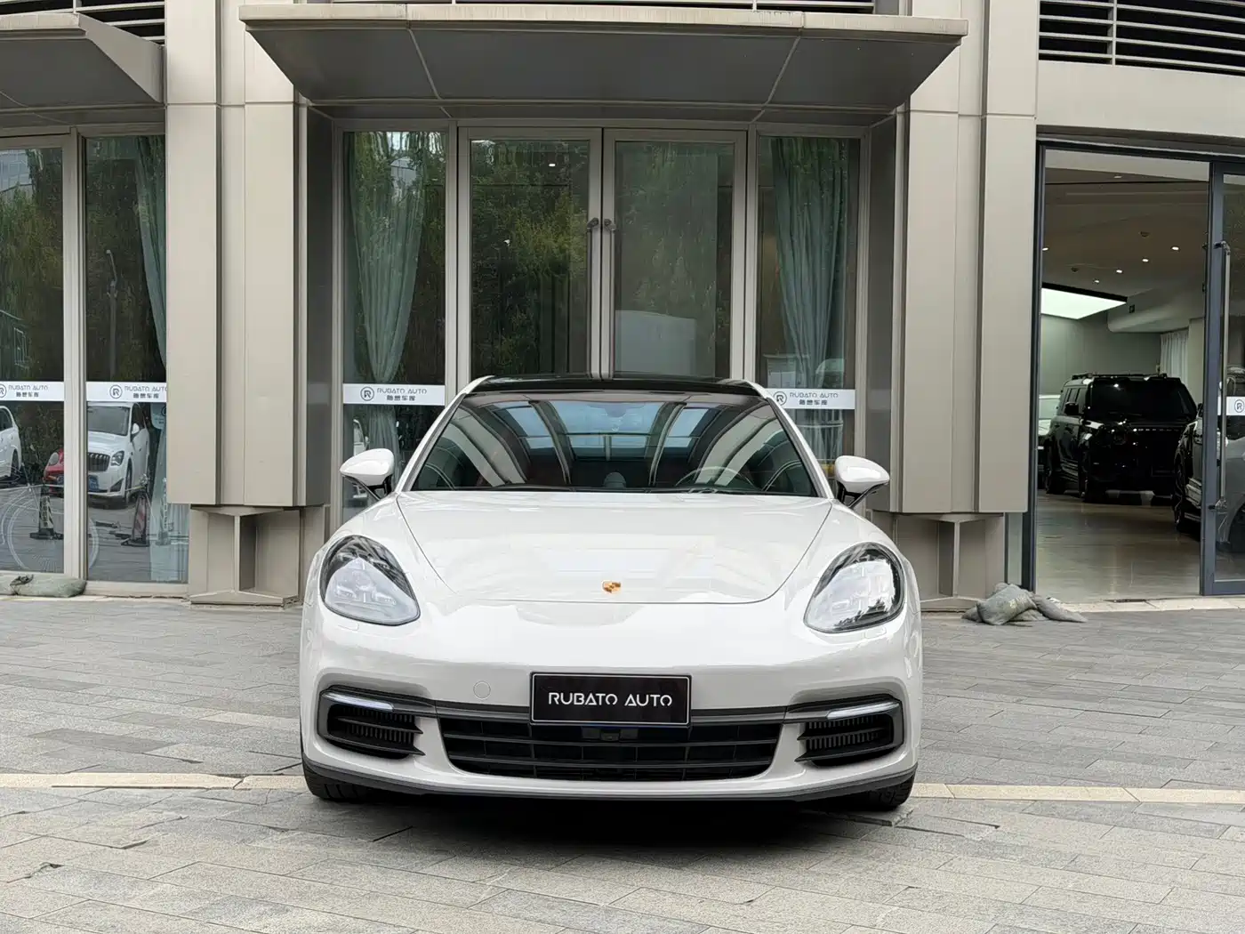 Фото 2 - Porsche Panamera
