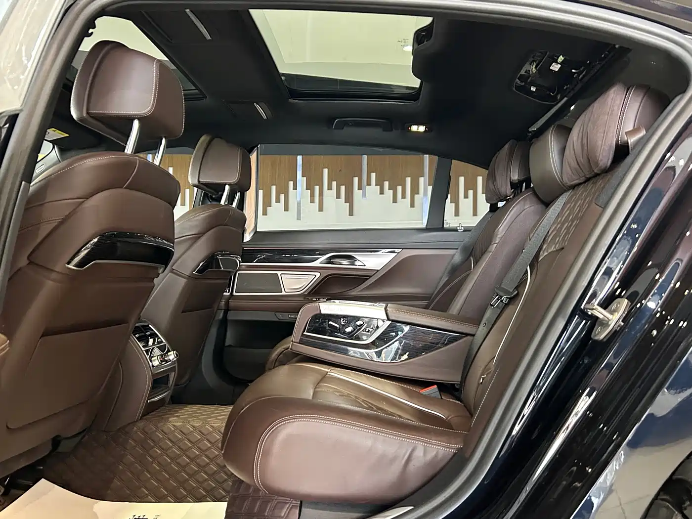 BMW 7 Series 2021 Model 730Li M Sport Package фото 20