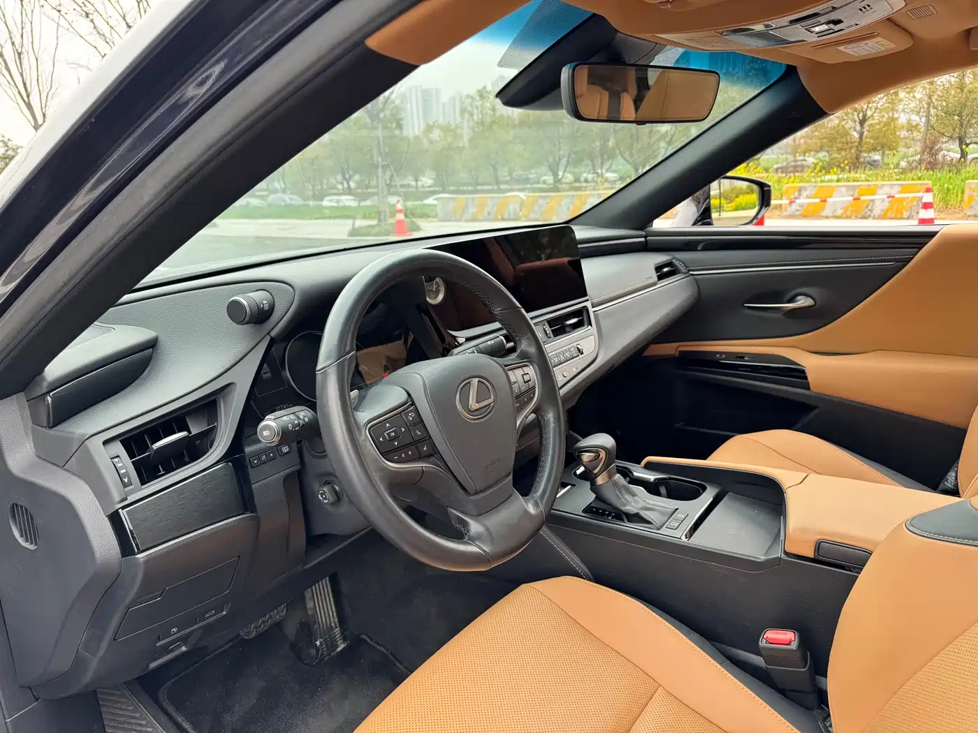 Lexus ES 2023 200 Excellence Edition фото 12