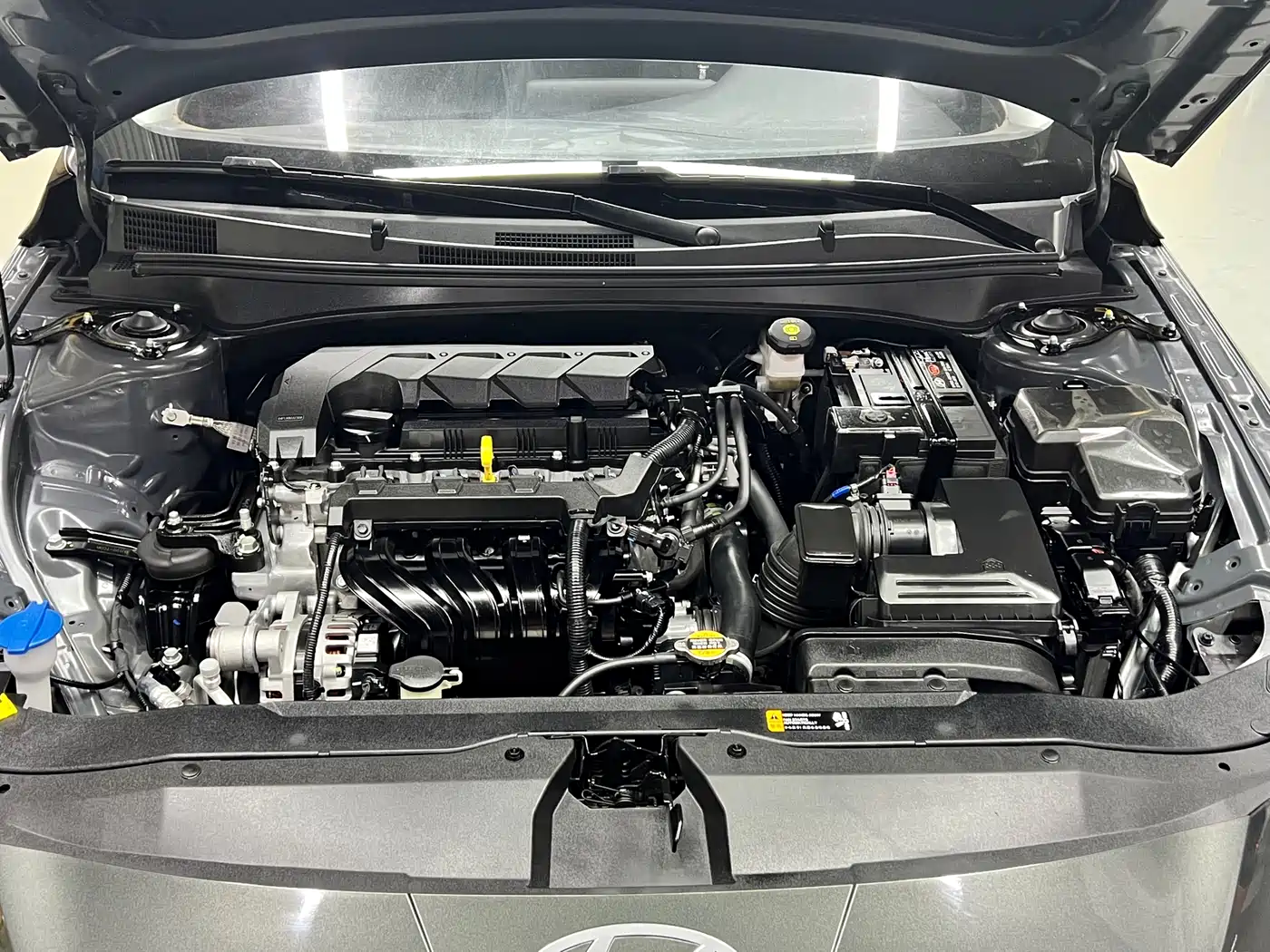 Hyundai Elantra 2023 Model 1.5L CVT LUX Premium Edition фото 23