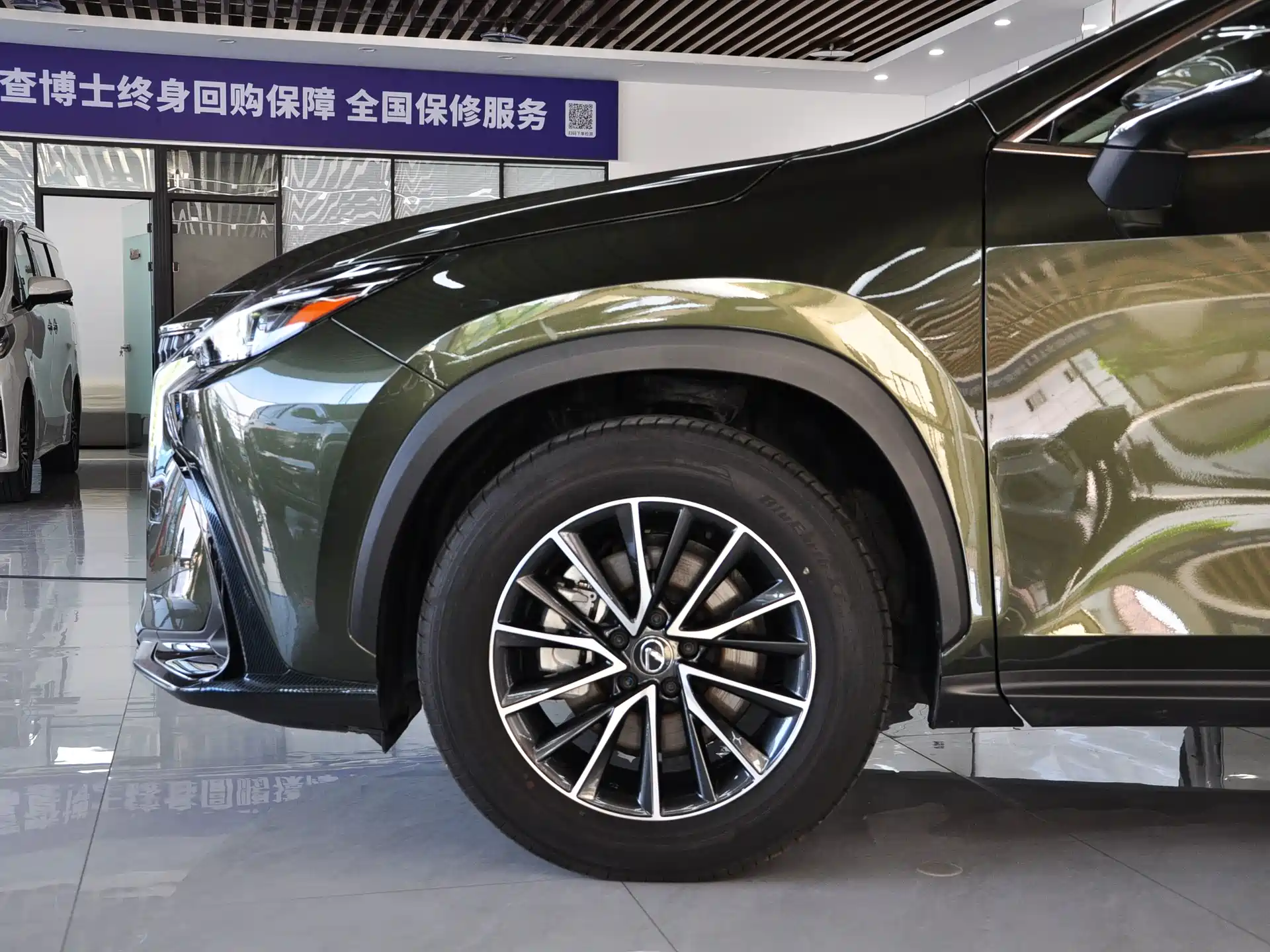 Фото 13 - Lexus NX