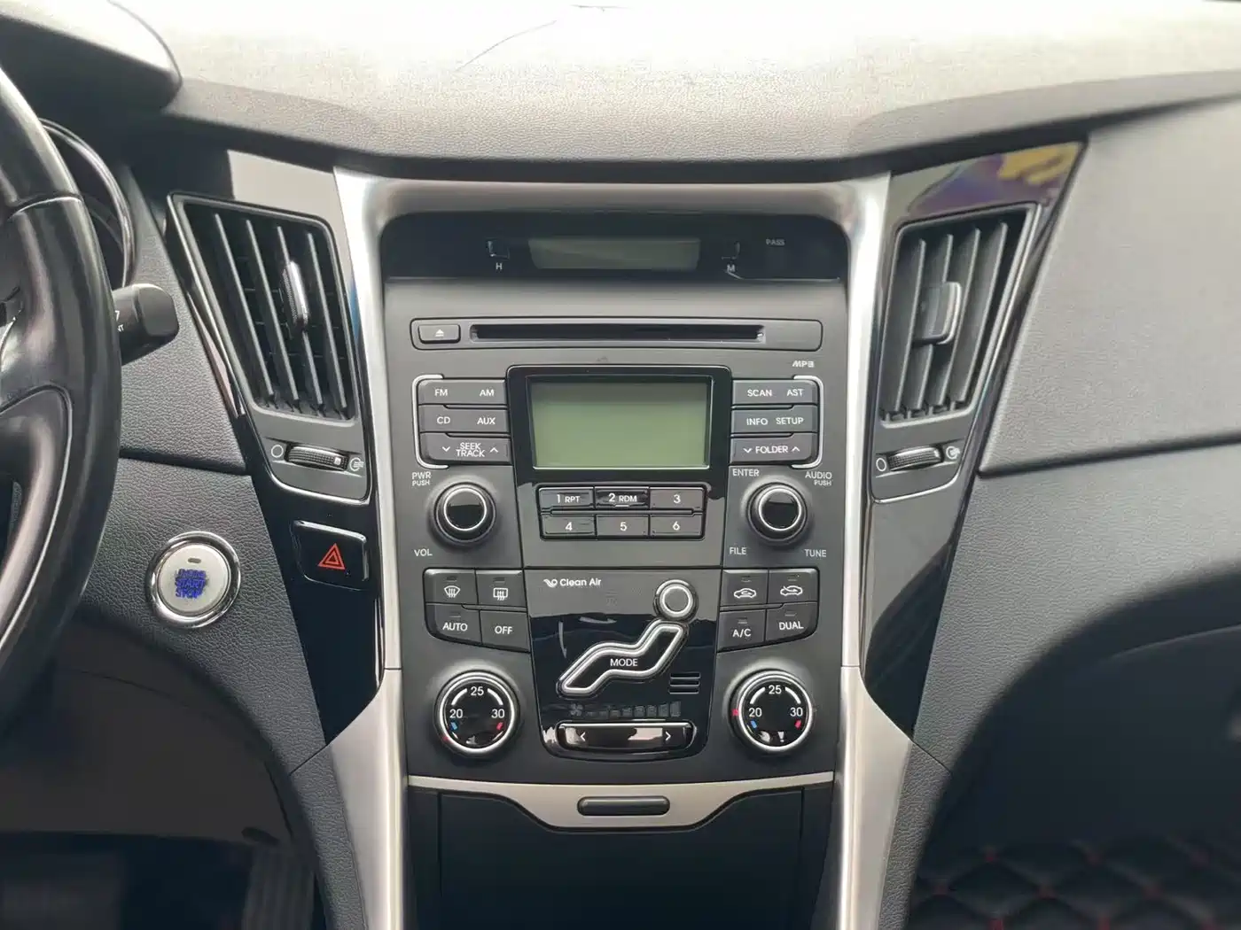 Hyundai Sonata 2014 2.0L Automatic Luxury фото 11
