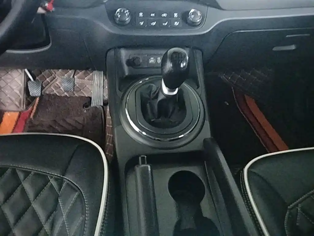 Kia Sportage 2016 2.0L Manual 2WD GL фото 14