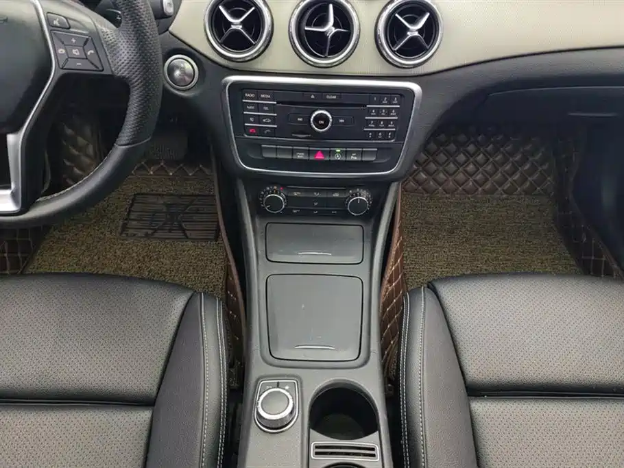Mercedes-Benz GLA 2016 GLA 200 Fashion фото 16