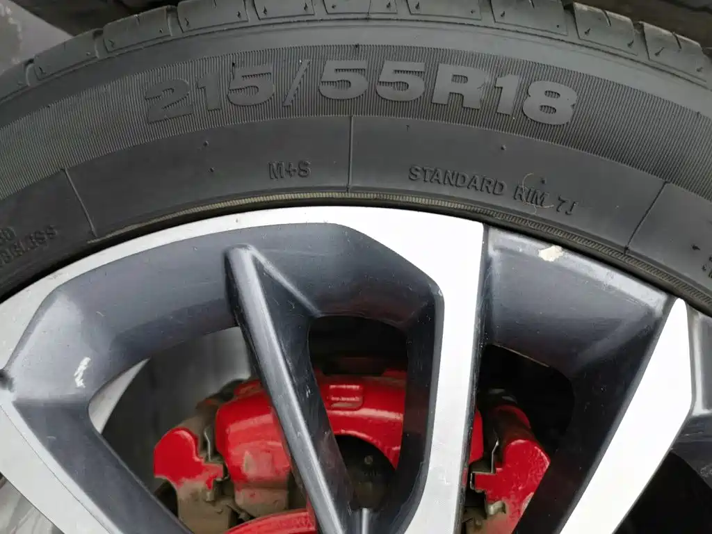 Фото 24 - Geely Binyue