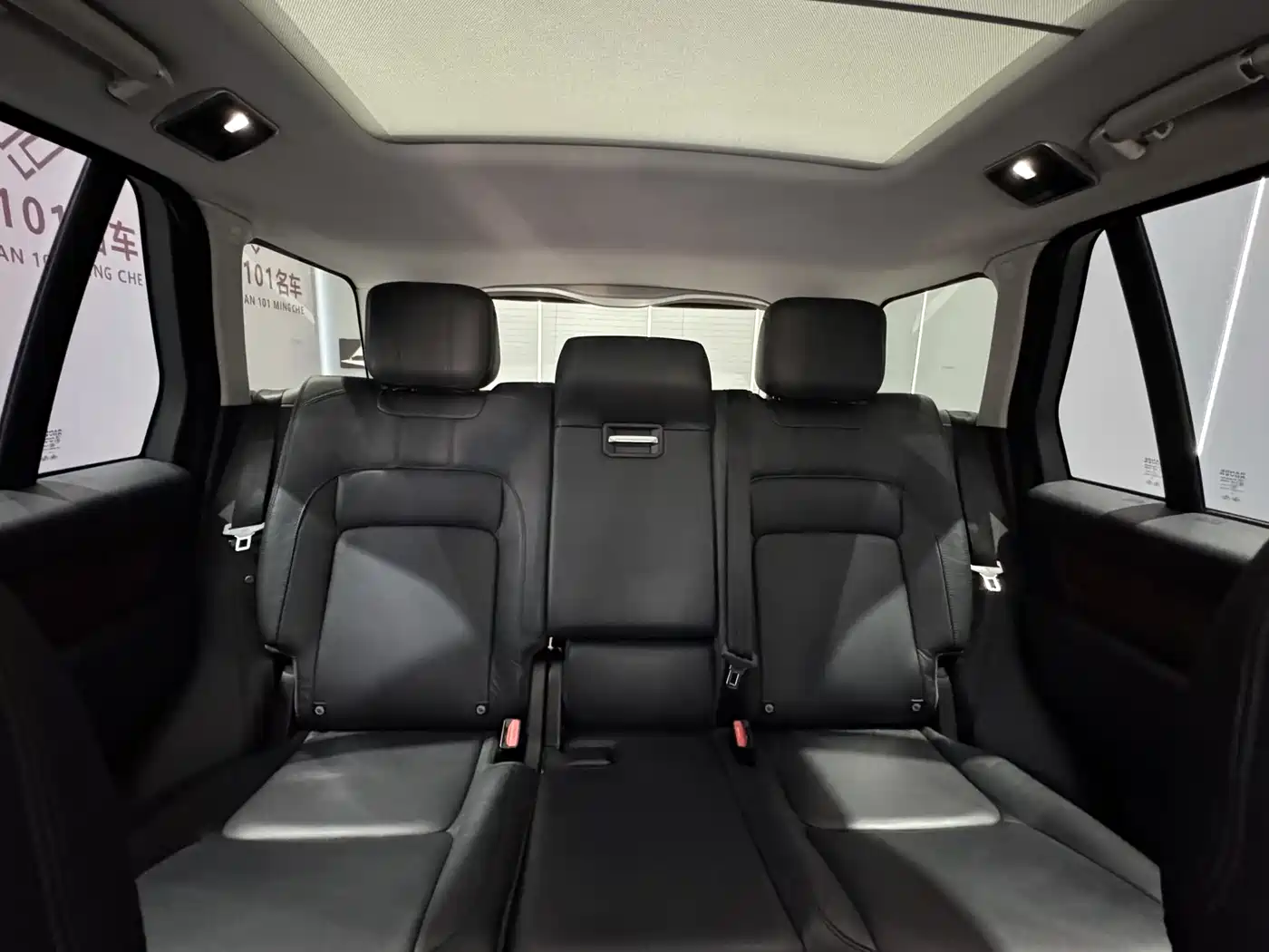 Land Rover Range Rover 2018 3.0 SC V6 Golden Age Edition фото 32