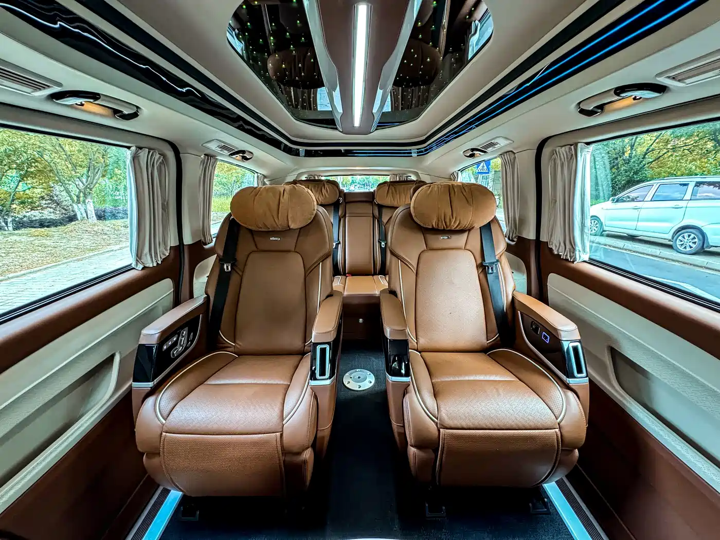 Mercedes-Benz Vito 2023 2.0T Business 7-Seater фото 21