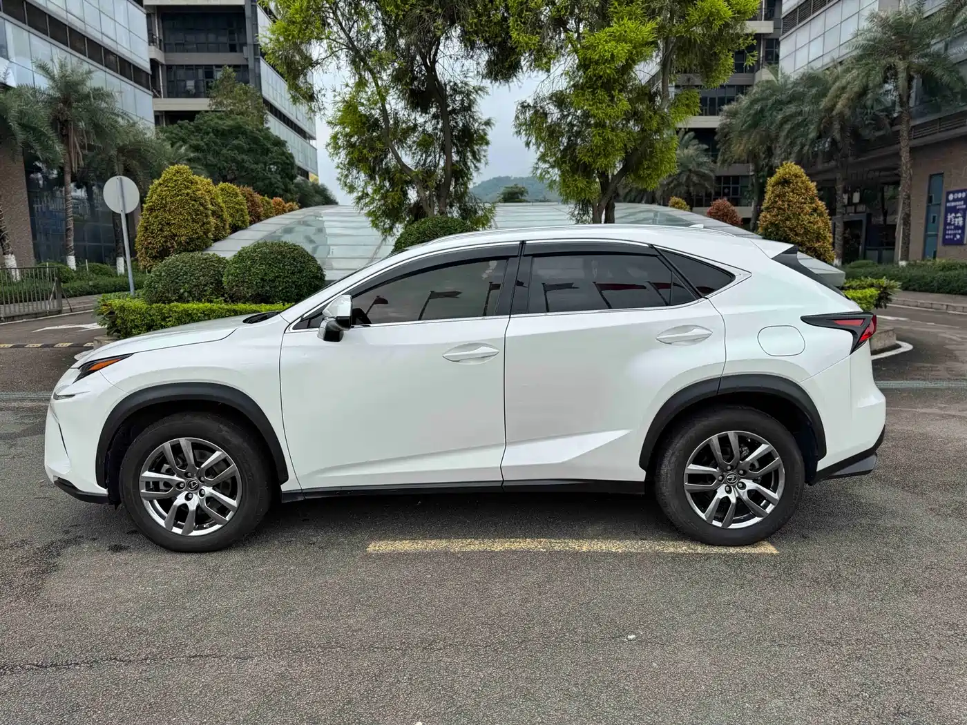 Lexus NX 2017 300 AWD Sharp Style Edition фото 21