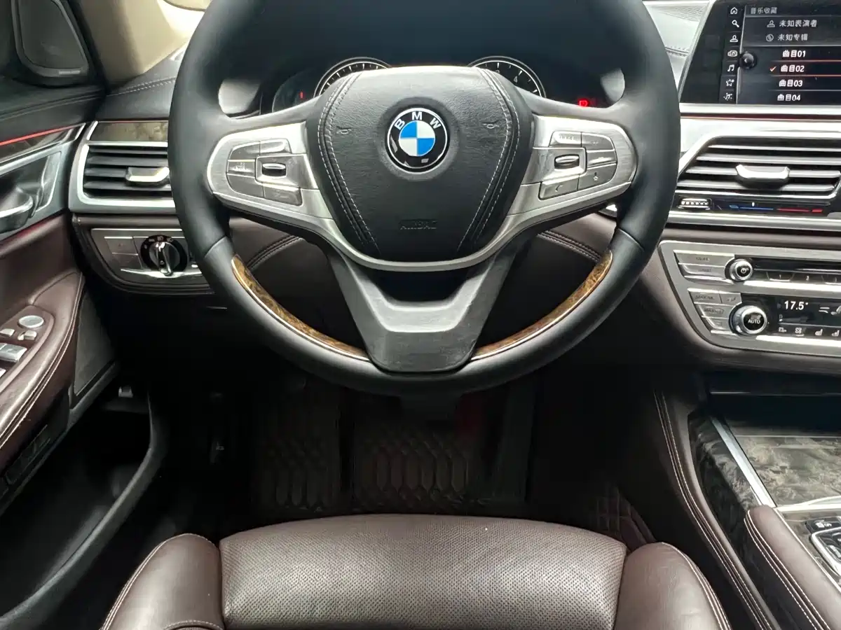 BMW 7 Series 2017 730Li Luxury Edition фото 16