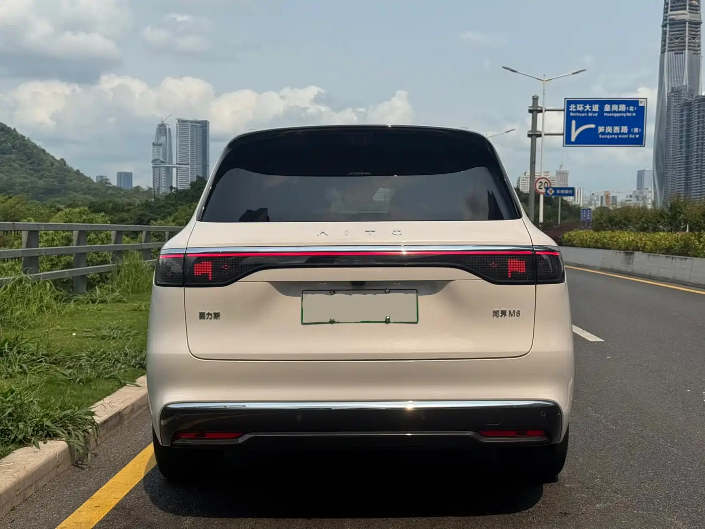 AITO Wenjie AITO M8 2025 Extended Range Ultra 53.4kWh 6-Seater фото 5