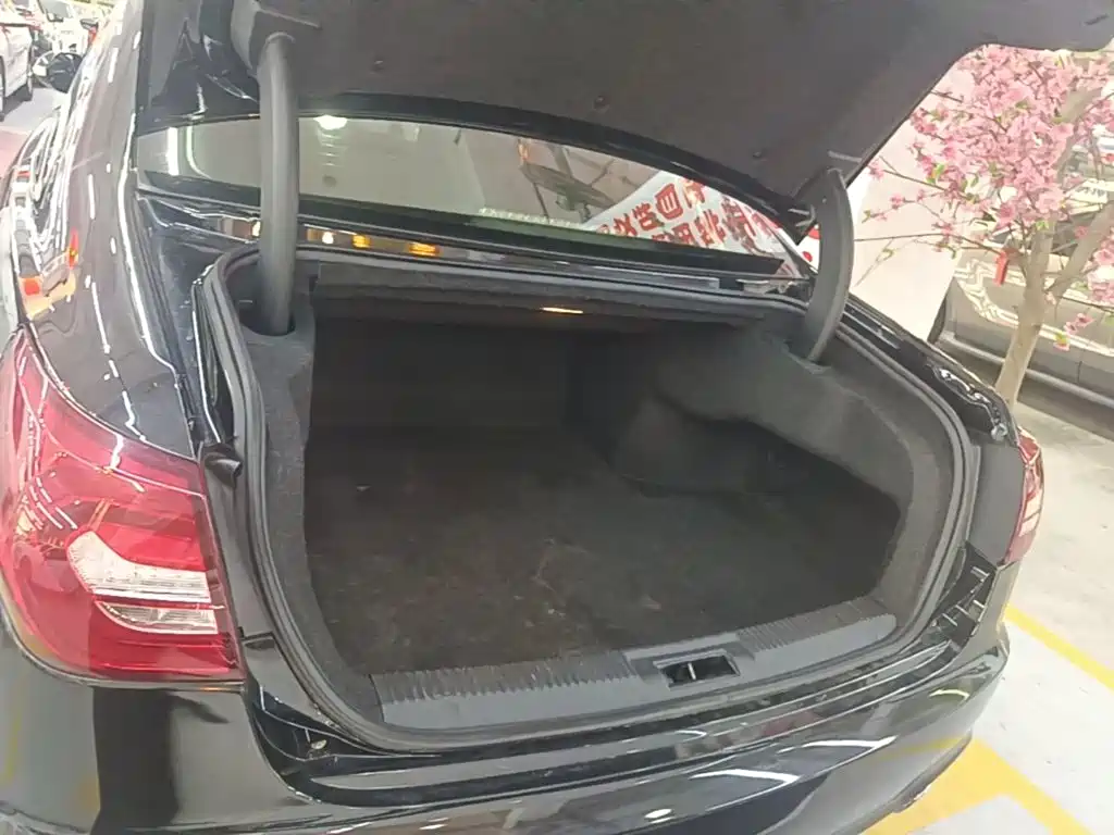 Hongqi H7 2020 2019 1.8T Comfort Edition