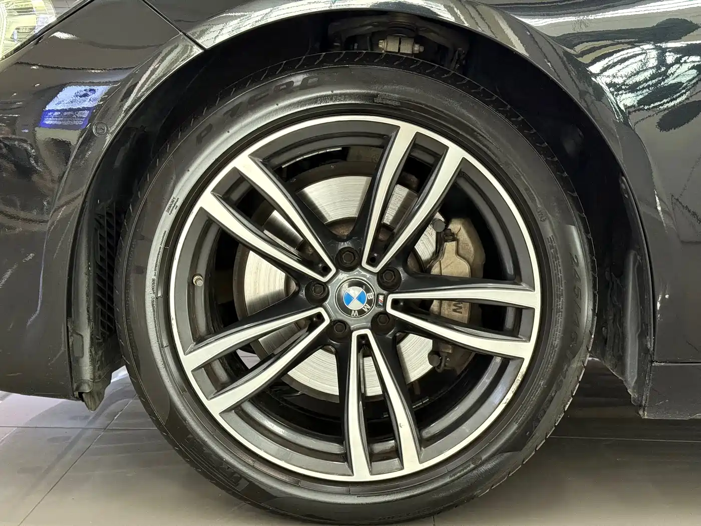 Photo 18 - BMW 7 Series