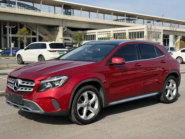 MERCEDES-BENZ GLA