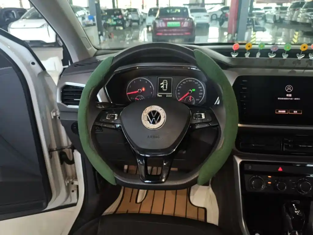 Фото 11 - Volkswagen T-Cross