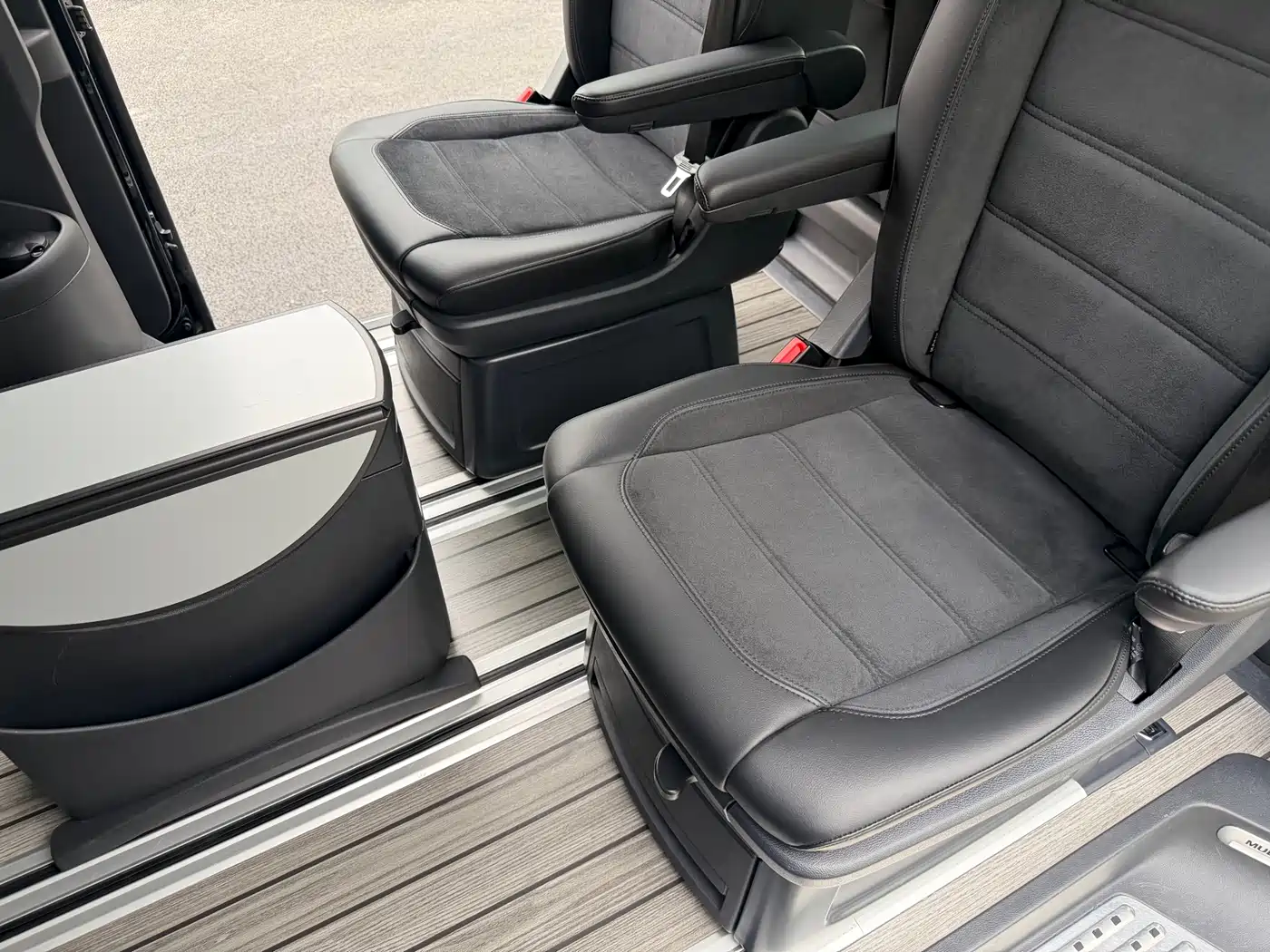Volkswagen Multivan 2018 2.0TSI 4WD Explorer Edition 7-Seater фото 24