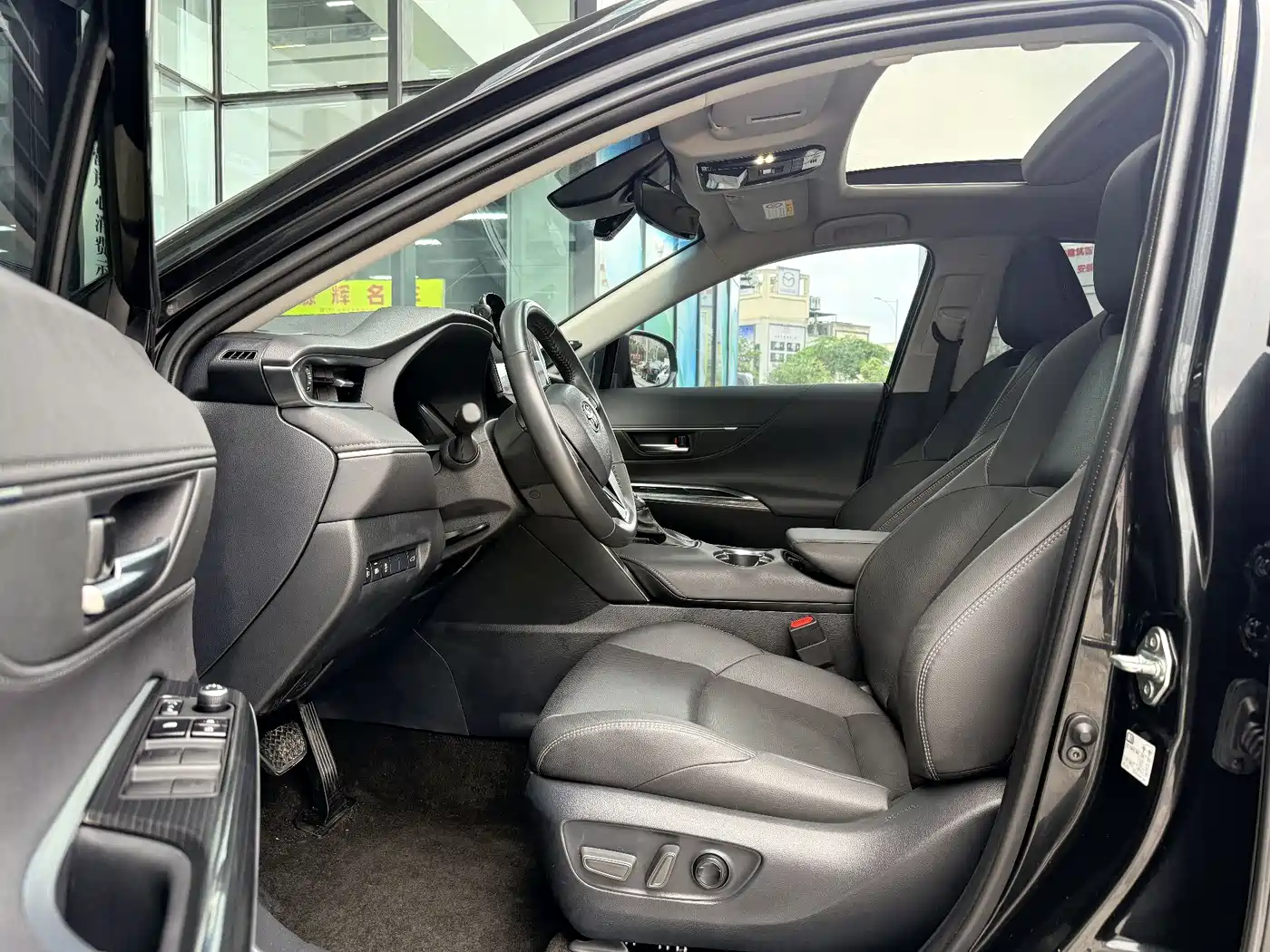 Toyota Venza 2023 2.0L CVT FWD Premium фото 5