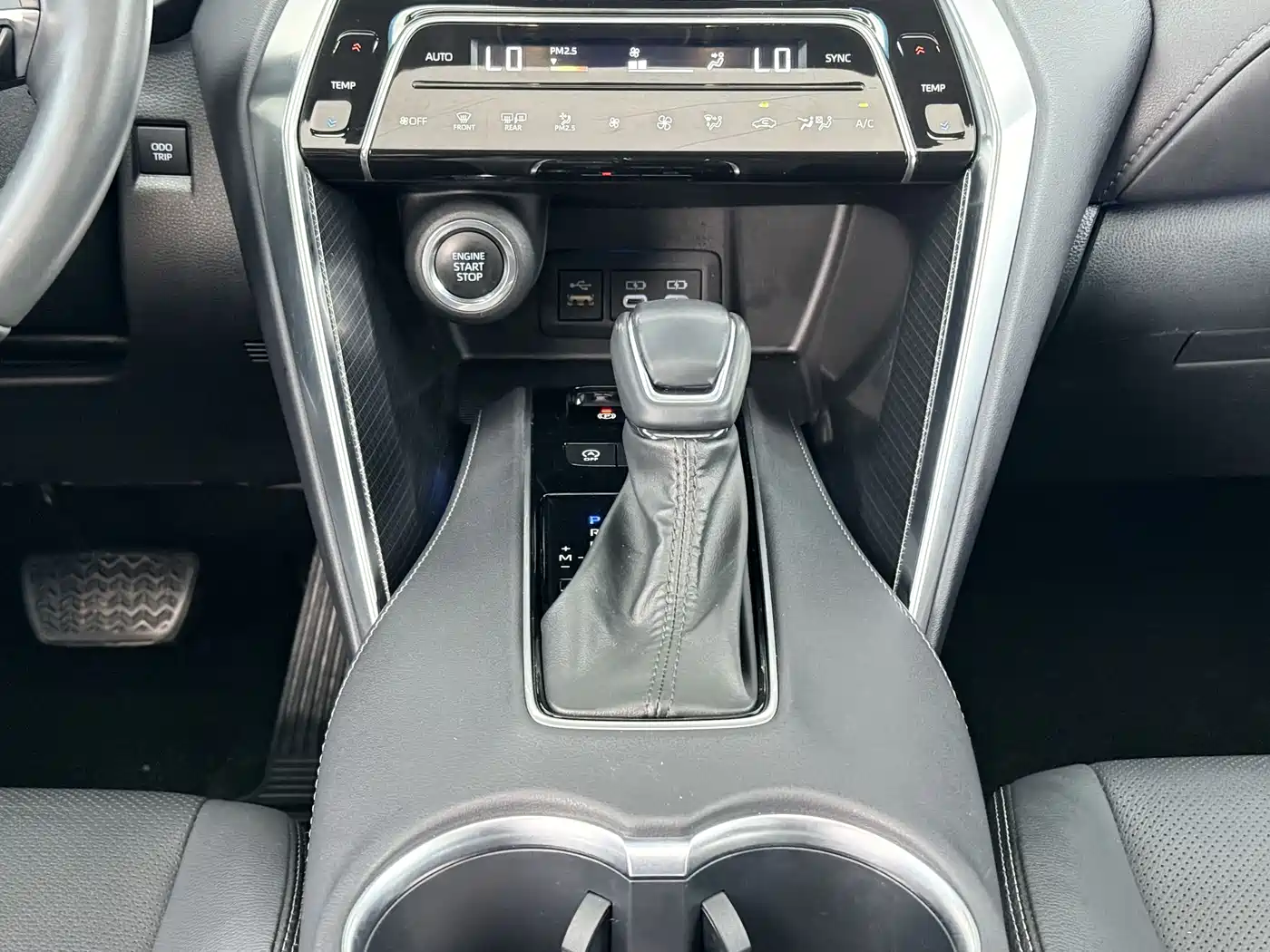 Toyota Venza 2023 2.0L CVT FWD Premium фото 13