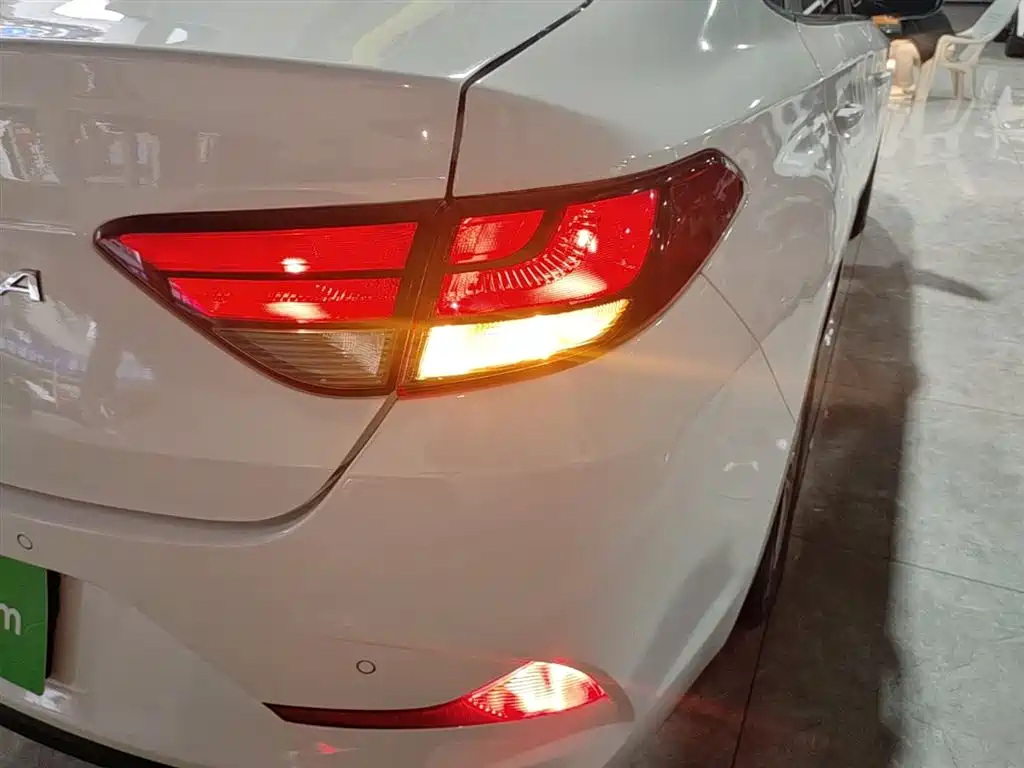 Hyundai Elantra 2018 1.6L Automatic Pleasing Edition GL China VI фото 8