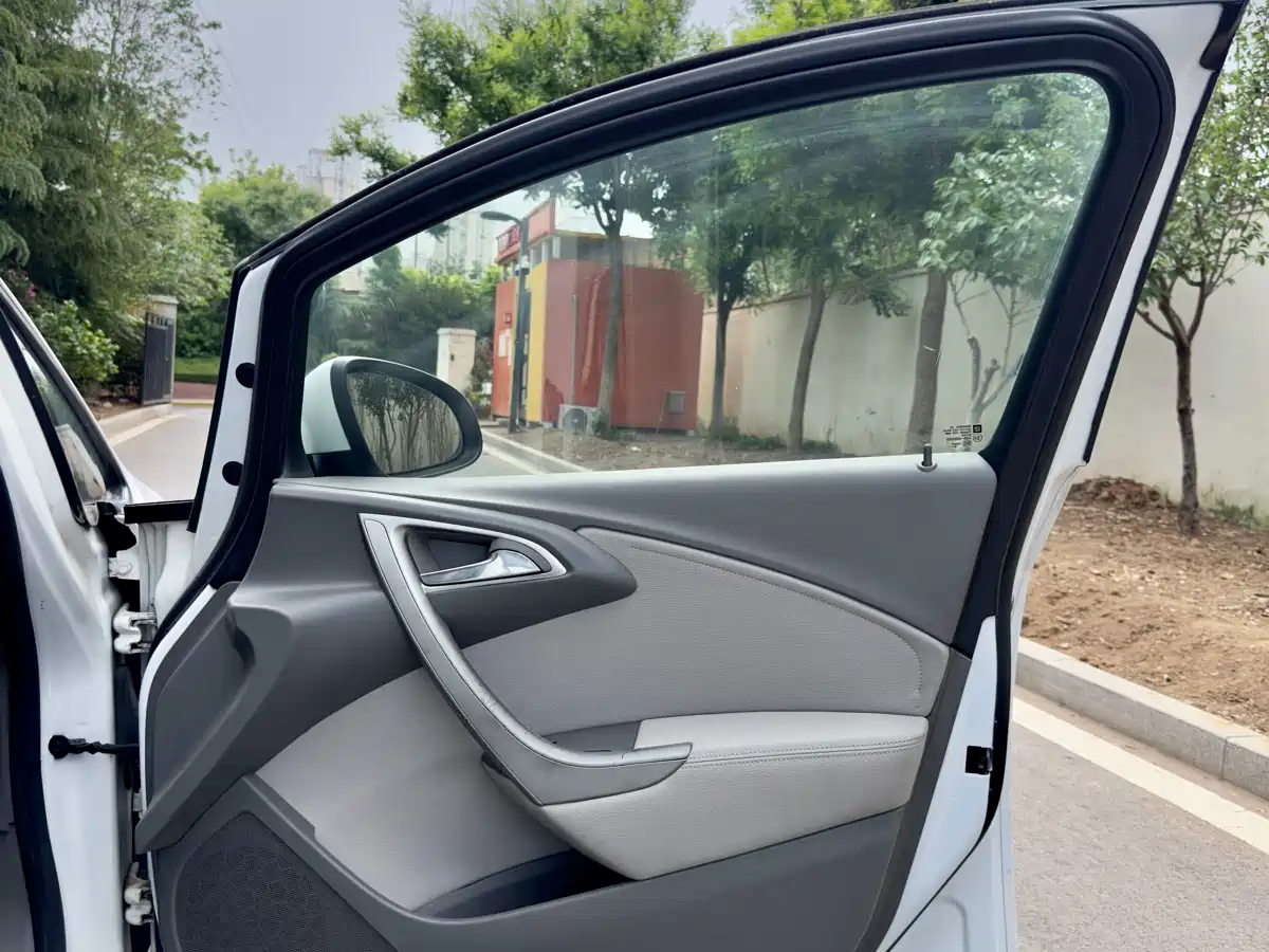 Buick Excelle 2013 Model XT 1.6L Automatic Fashion фото 17