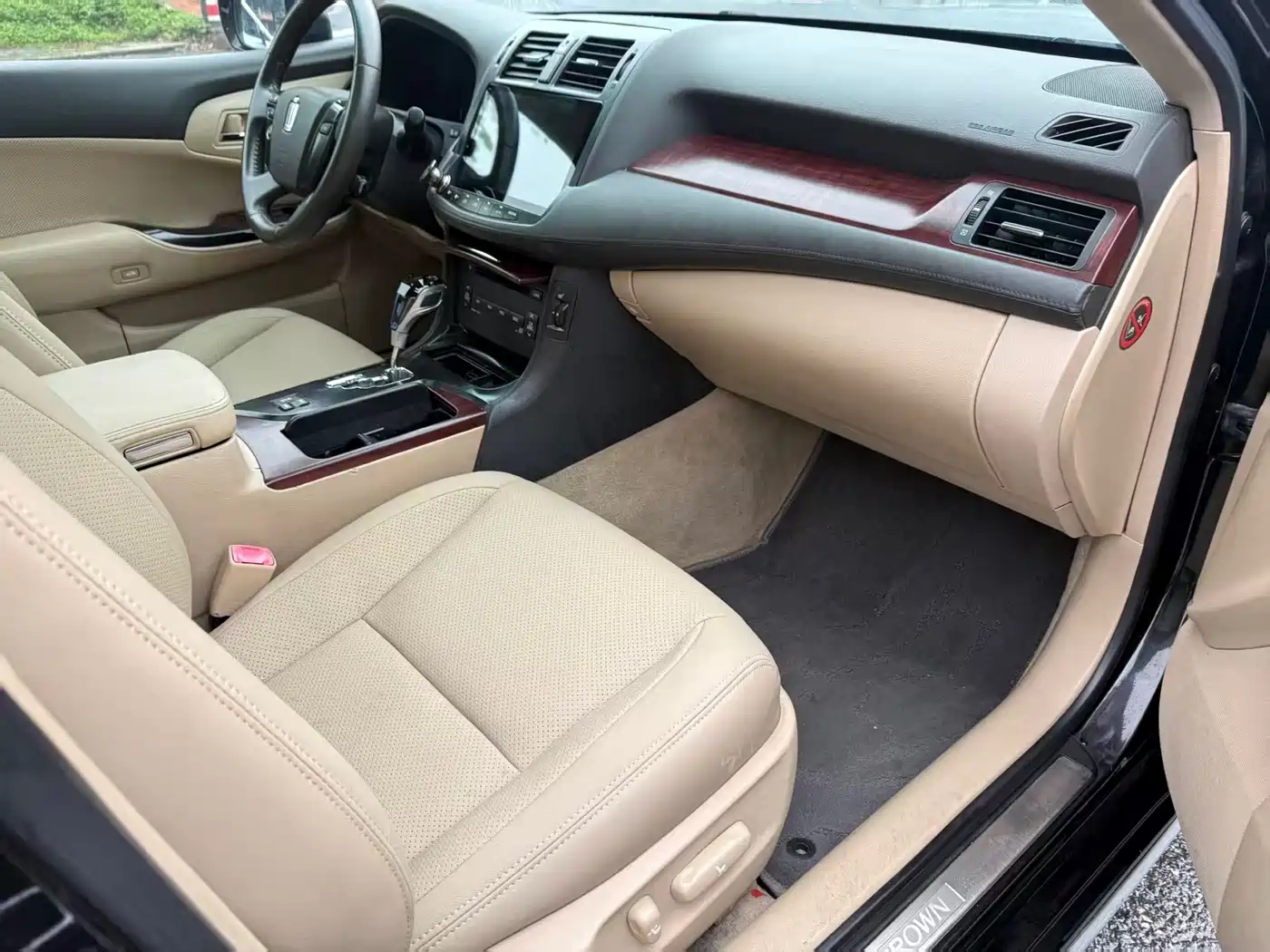 Фото 8 - Toyota Crown