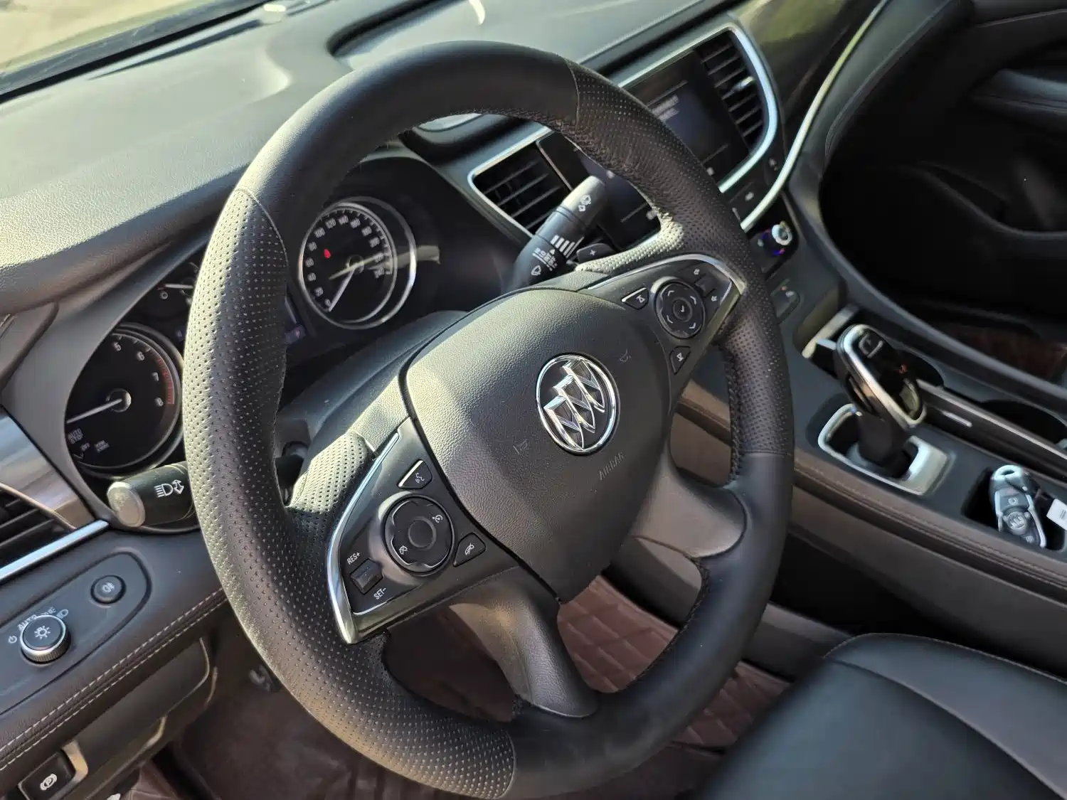 Photo 15 - Buick LaCrosse