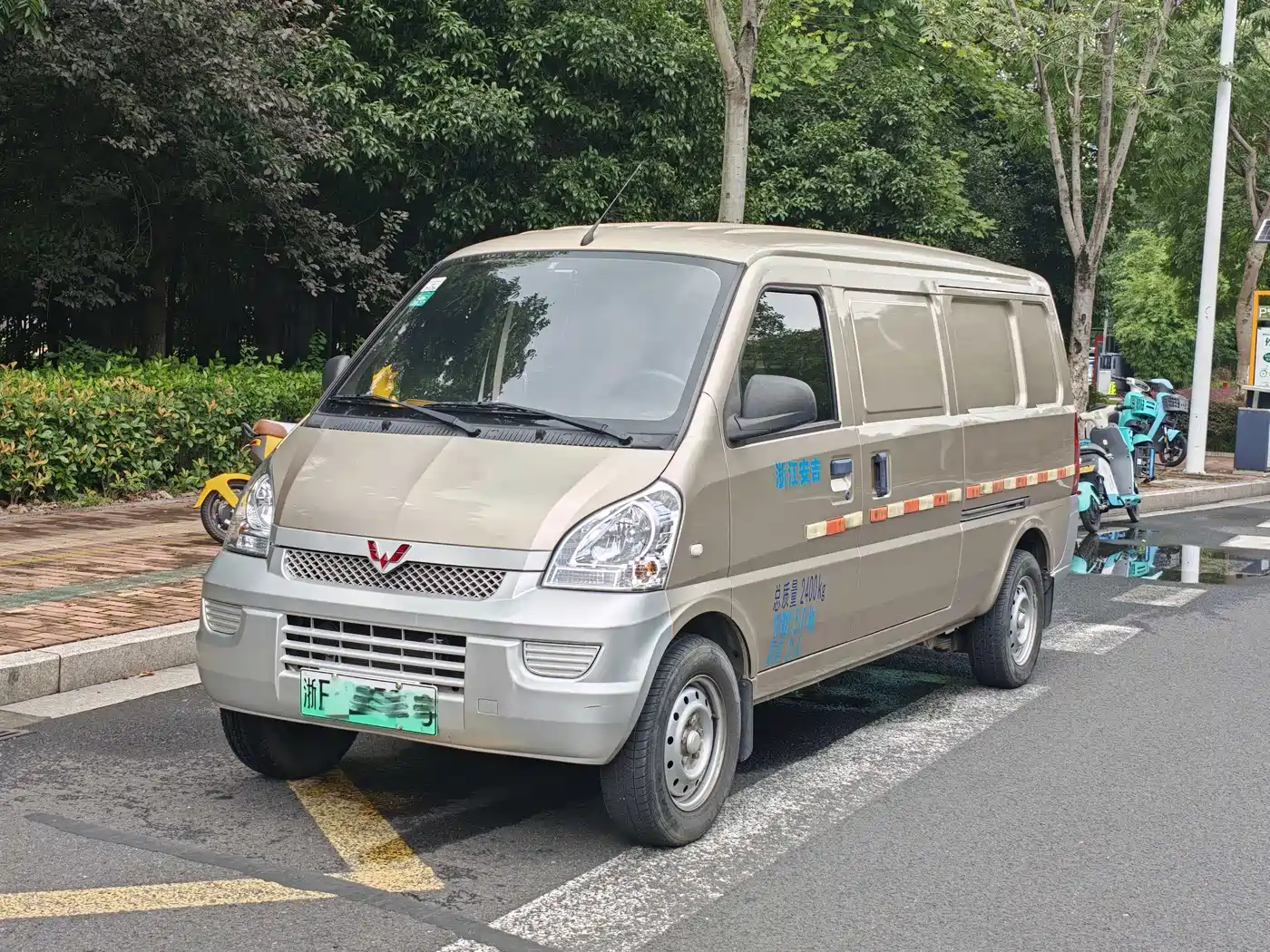 Wuling Motors Wuling Rongguang EV 2024 2022 Basic Enclosed Van 2 Seats EVE Battery