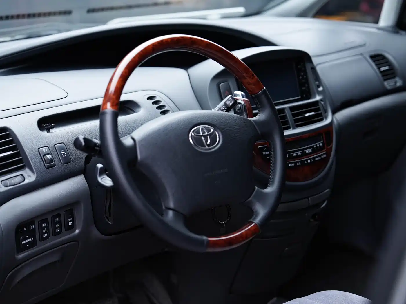 Toyota Previa фото 14