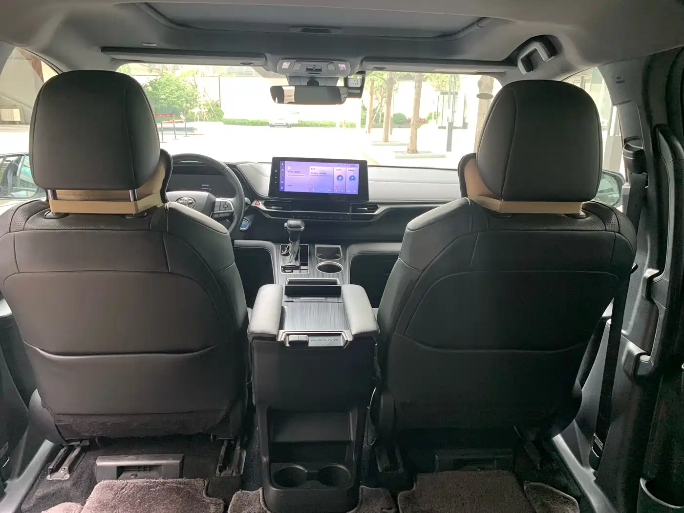 Toyota Sienna 2023 2.5L Hybrid Premium Edition фото 22