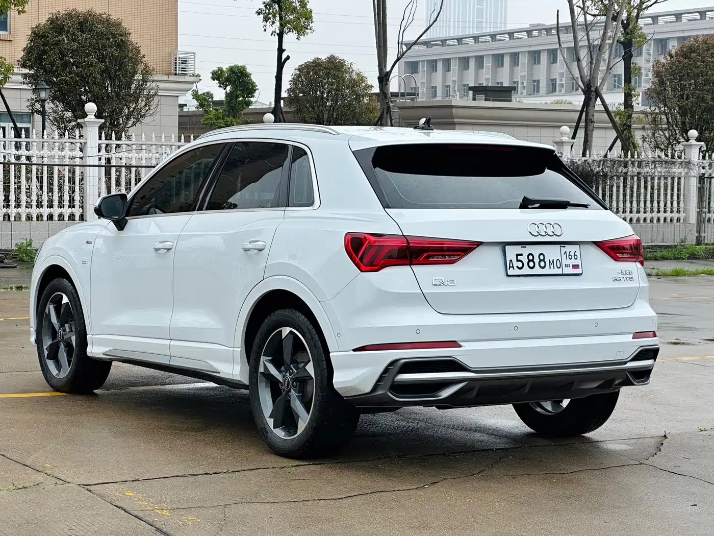 AUDI Q3