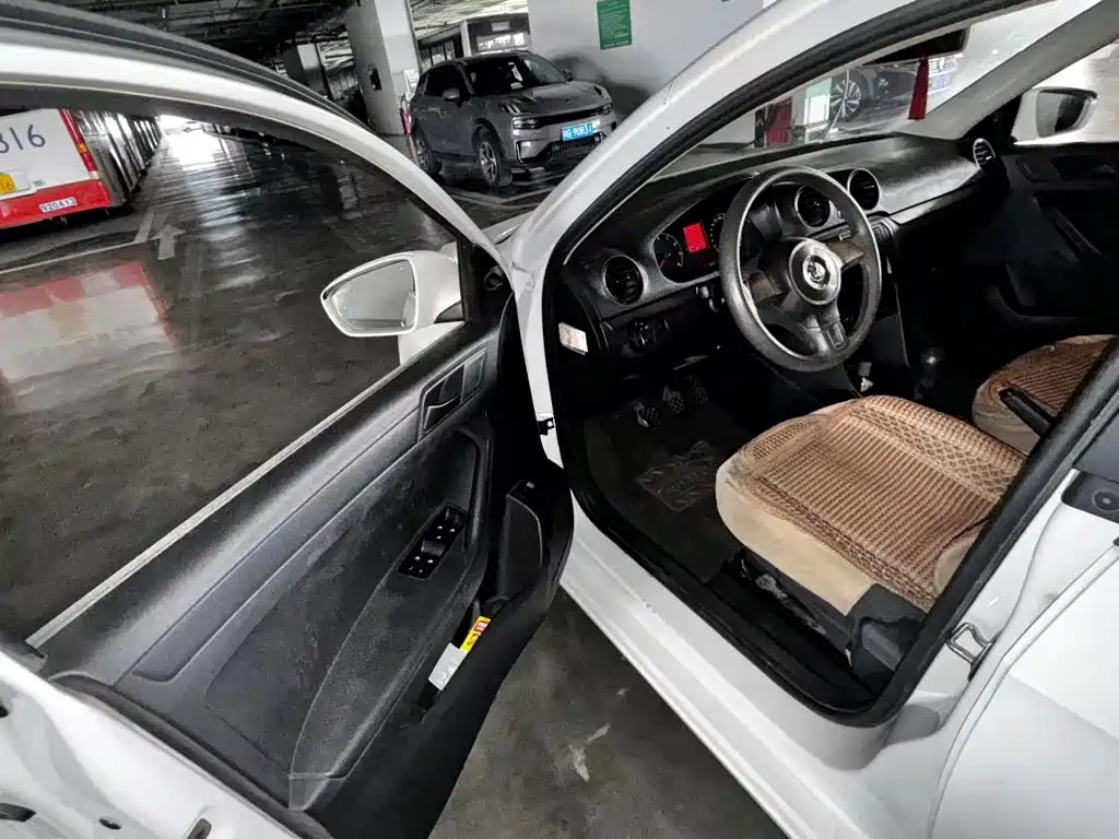 Photo 19 - Volkswagen Jetta