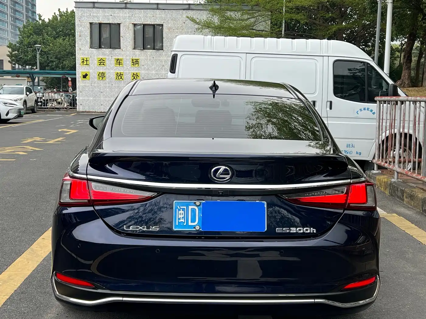 Lexus ES 2018 300h Excellence Edition China V фото 3