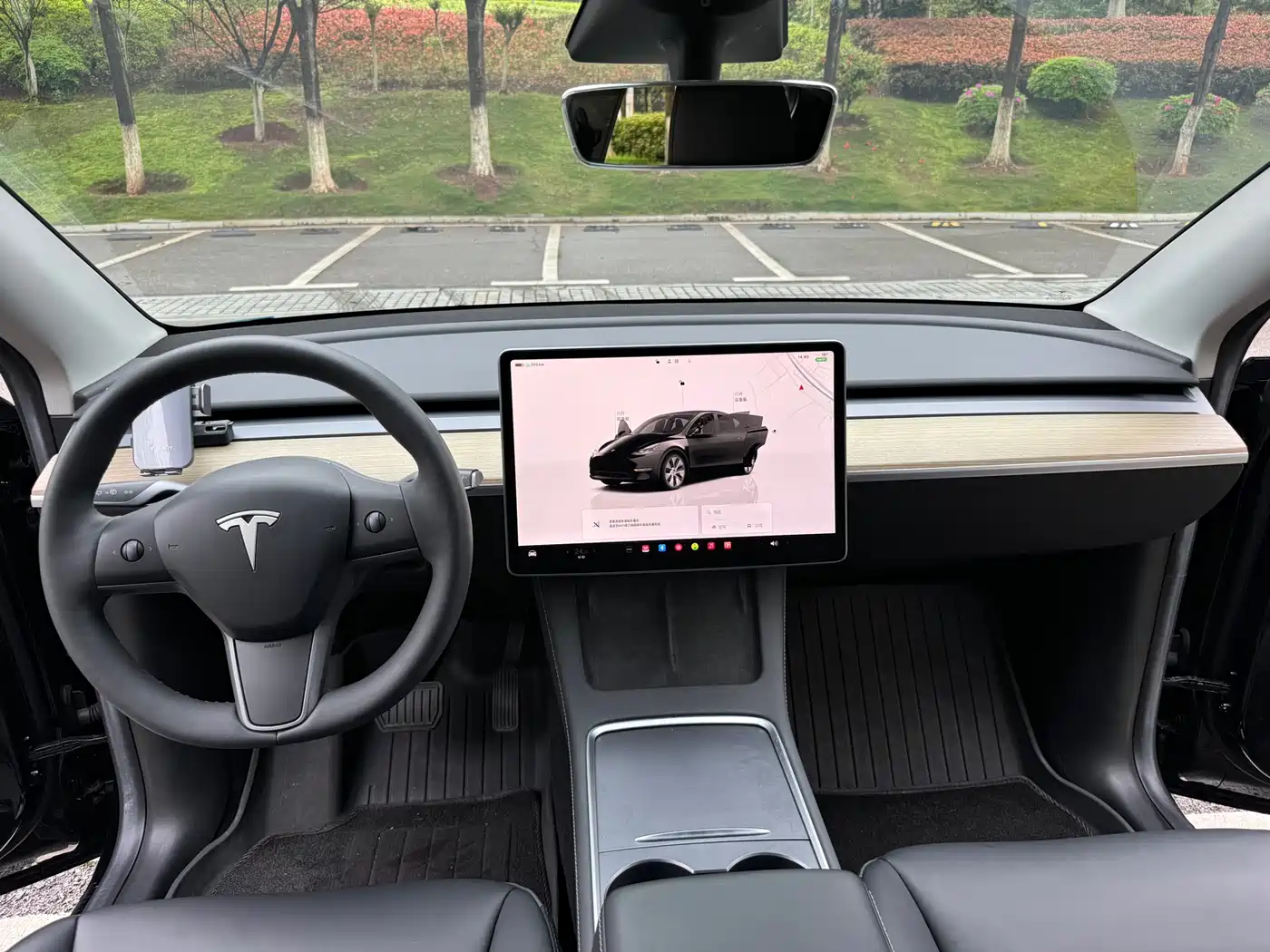 TESLA MODEL Y