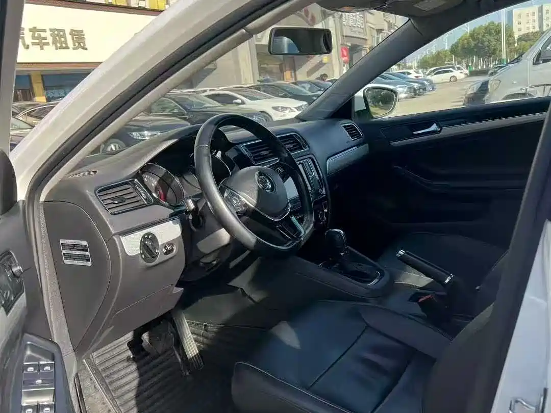 Volkswagen Sagitar 2017 230TSI Automatic Comfort фото 3