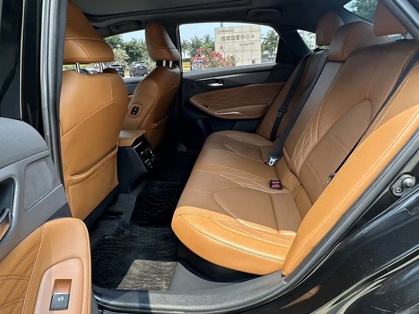 Toyota Avalon 2019 Hybrid 2.5L XLE Premium Edition China VI фото 4