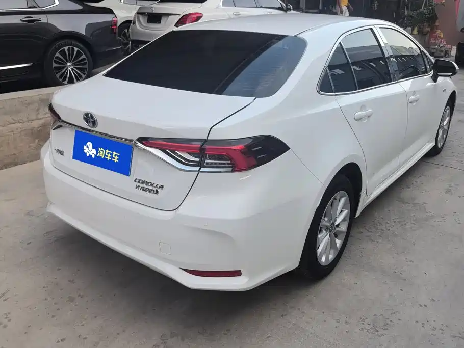Фото 3 - Toyota Corolla