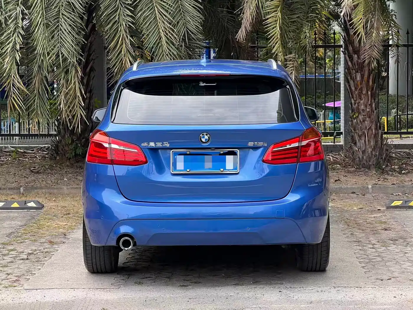 BMW 2 Series Touring 2019 218i Leading фото 5