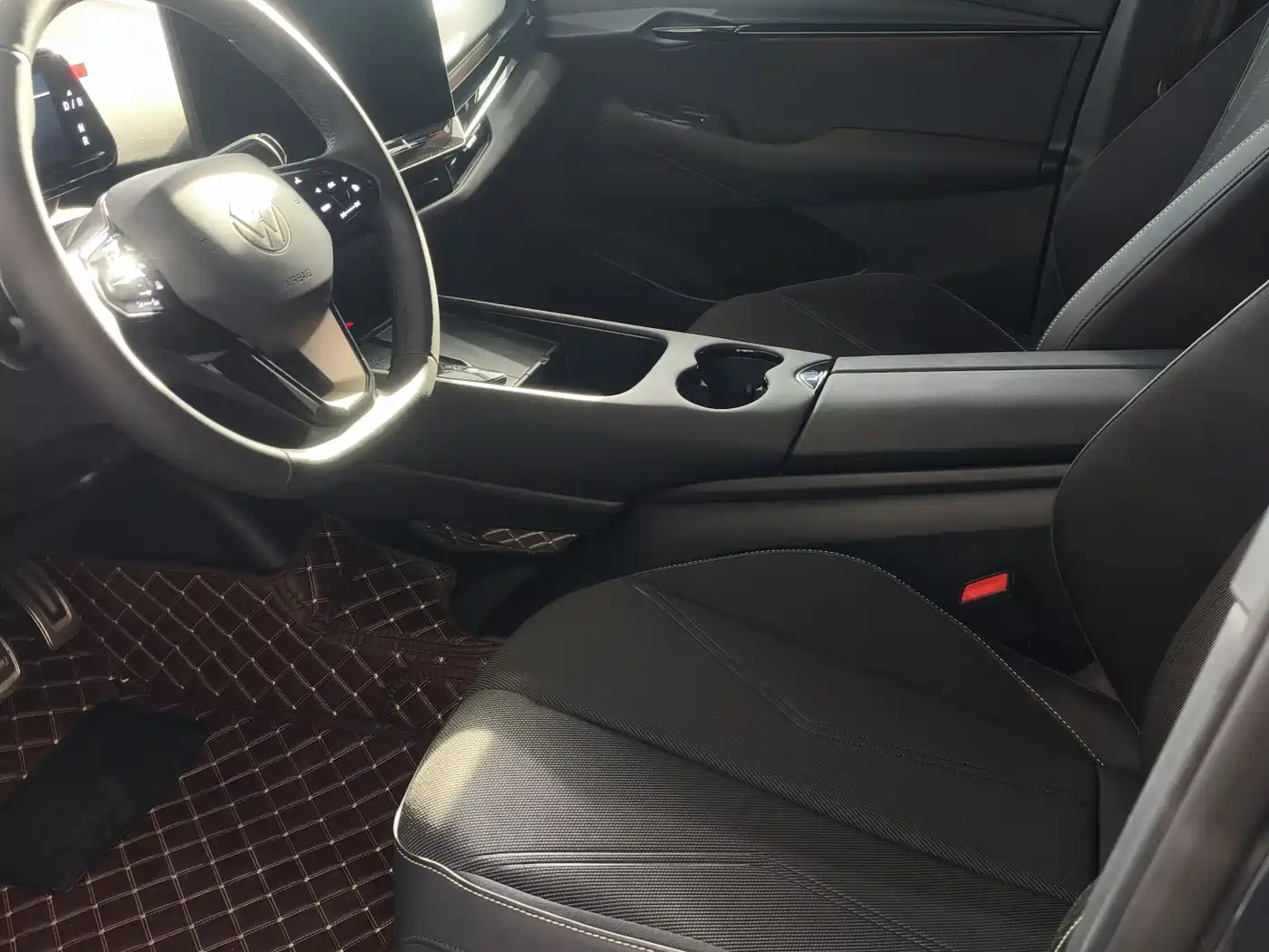 VOLKSWAGEN WITH THE CROWD 06