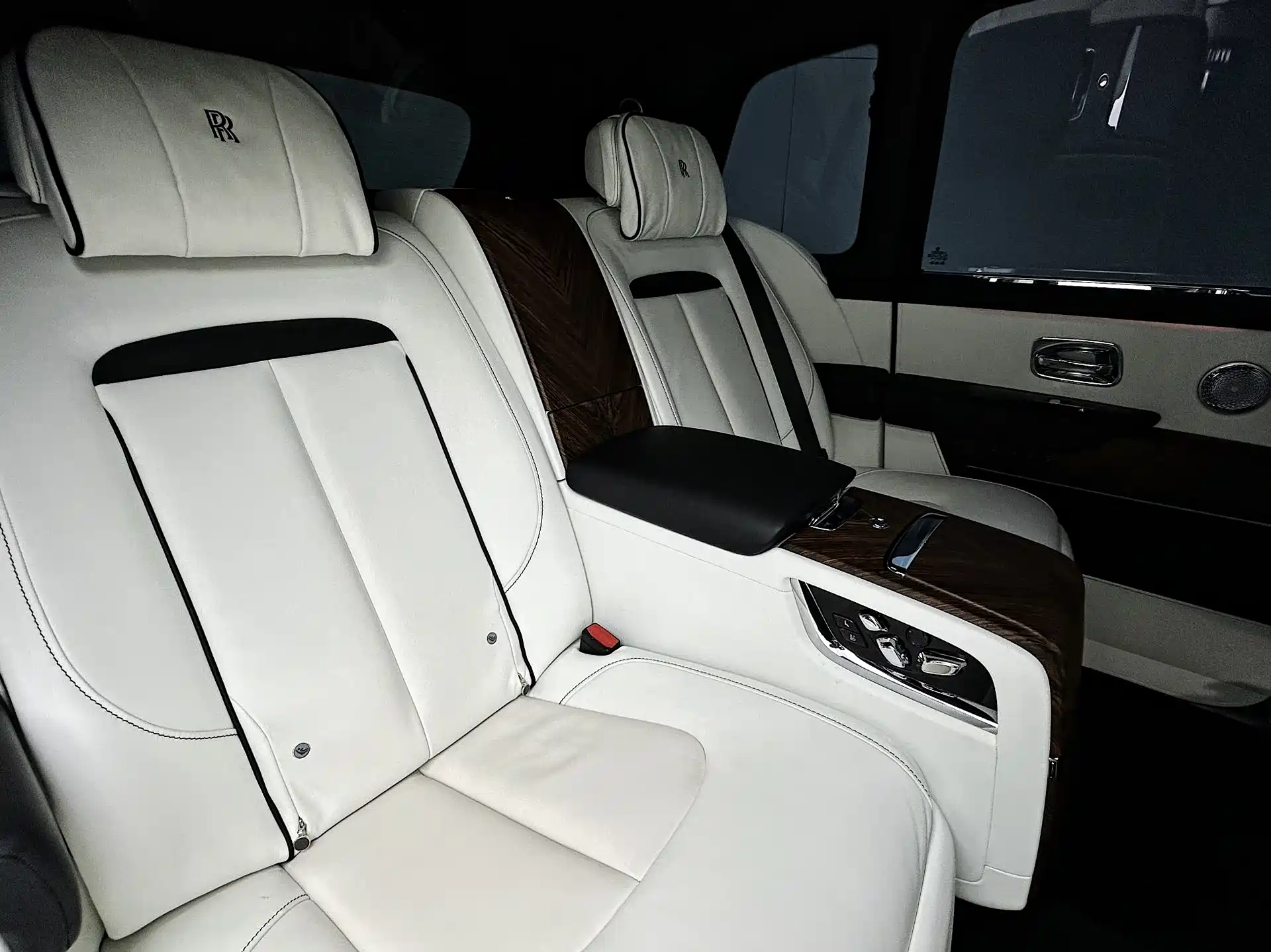 Фото 26 - Rolls-Royce Cullinan