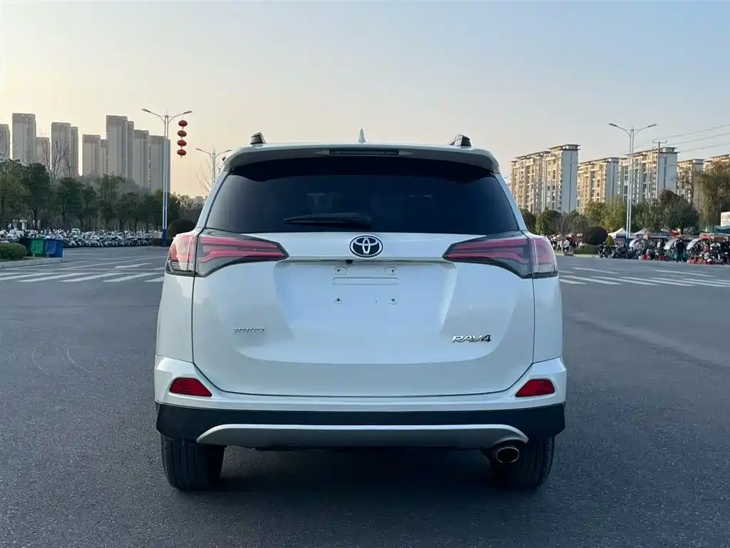 Toyota RAV4 Rongfang 2016 2.0L CVT 2WD Smart (China V) фото 6