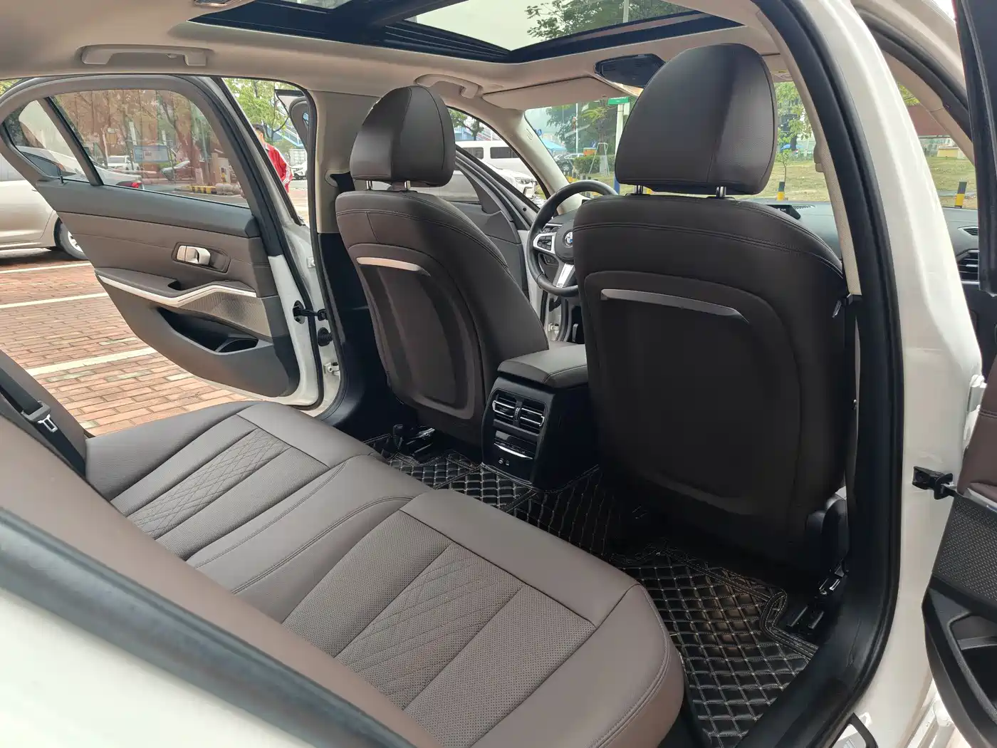 BMW 3 Series 2023 325Li M Sport Package фото 16