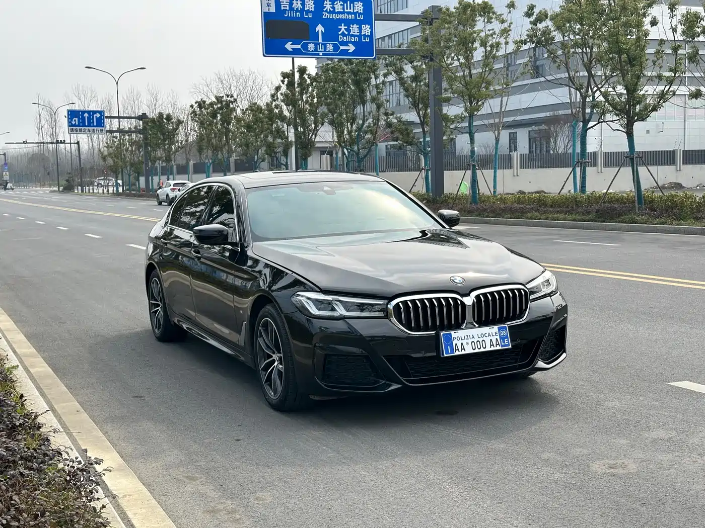 BMW 5 Series 2022 525Li M Sport Package фото 3