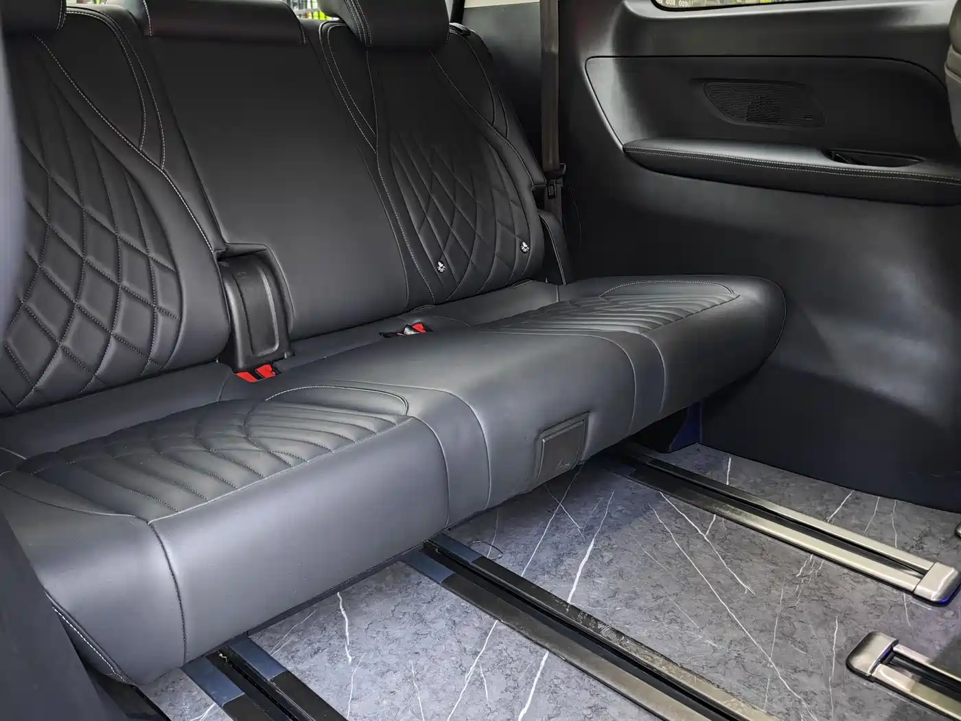 SAIC Maxus Maxus G90 2024 2.0T Stellar 7-Seater фото 12