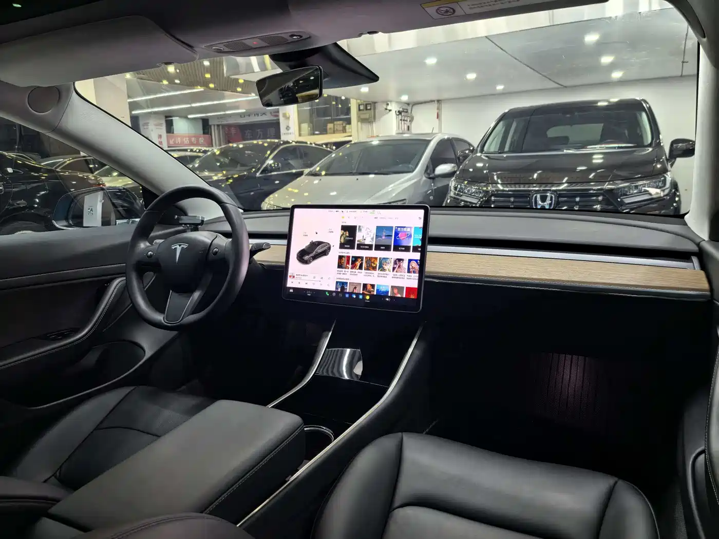 TESLA MODEL 3