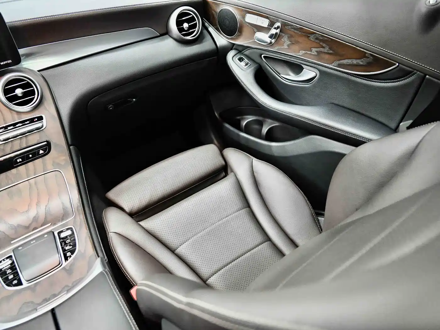 Mercedes-Benz GLC 2020 Facelift GLC 260 L 4MATIC Luxury фото 25