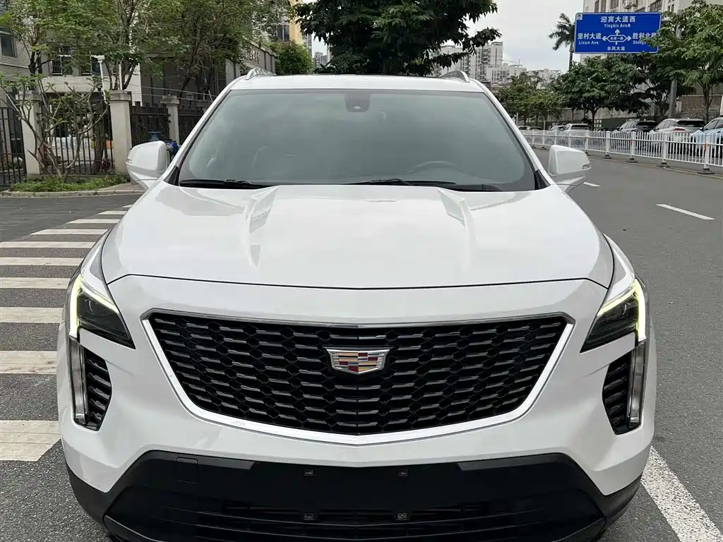 CADILLAC XT4
