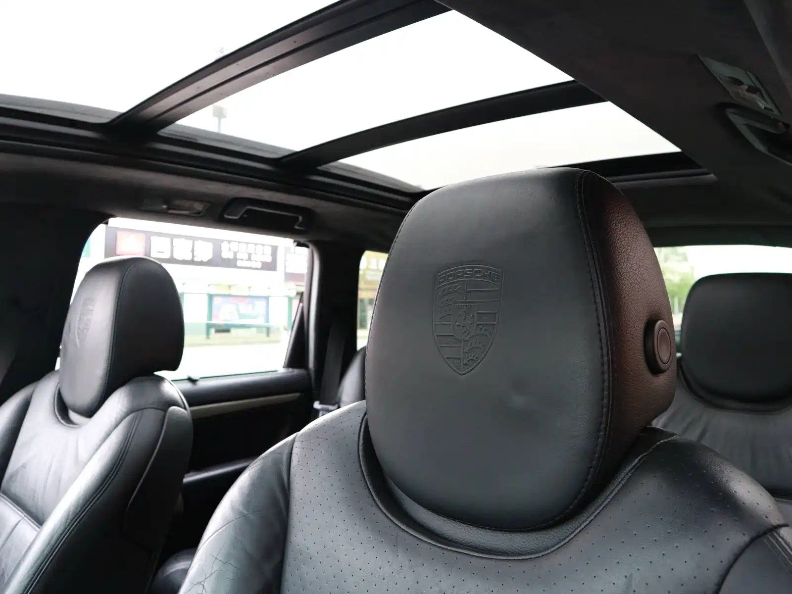 Photo 17 - Porsche Cayenne